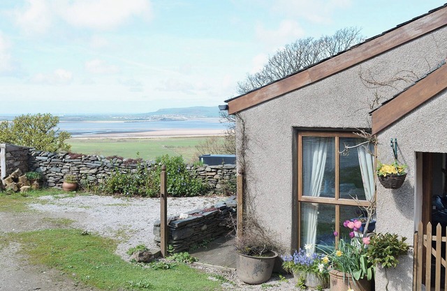 2 bedroom accommodation in Askam-in-Furness, near Ulverston