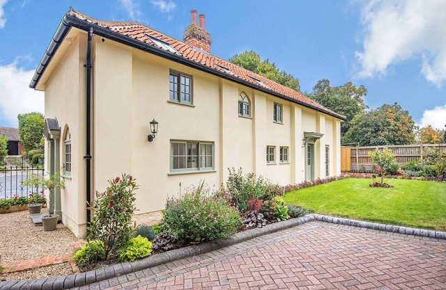 2 bedroom accommodation in Halton Holegate