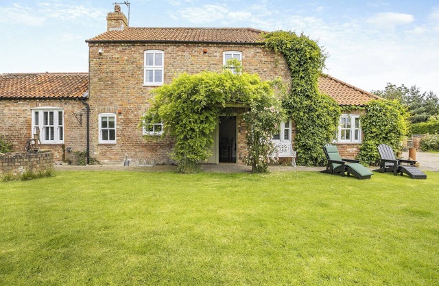 2 bedroom accommodation in Burgh Le Marsh