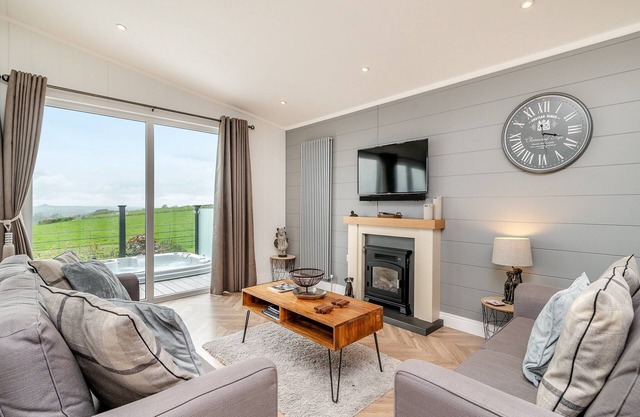 2 bedroom accommodation in Midsomer House, East Compton