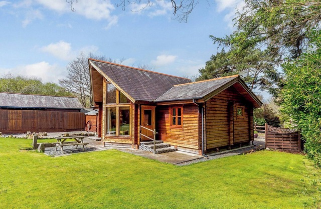 2 bedroom accommodation in Trevarren, near Newquay