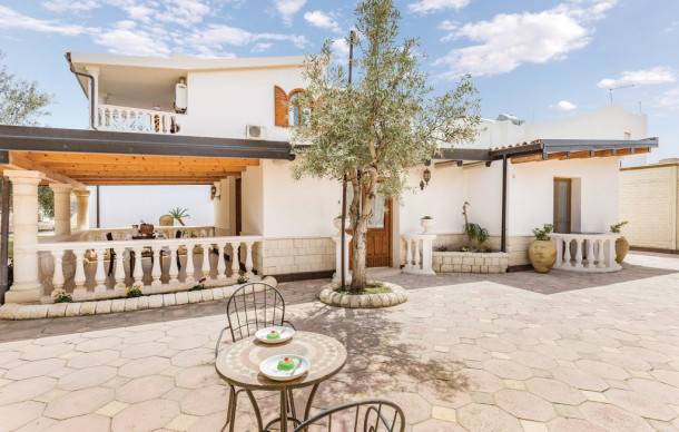 2 bedroom accommodation in Noto -SR-