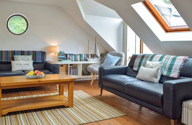 2 bedroom accommodation in Little Haven, near Havorfordwest