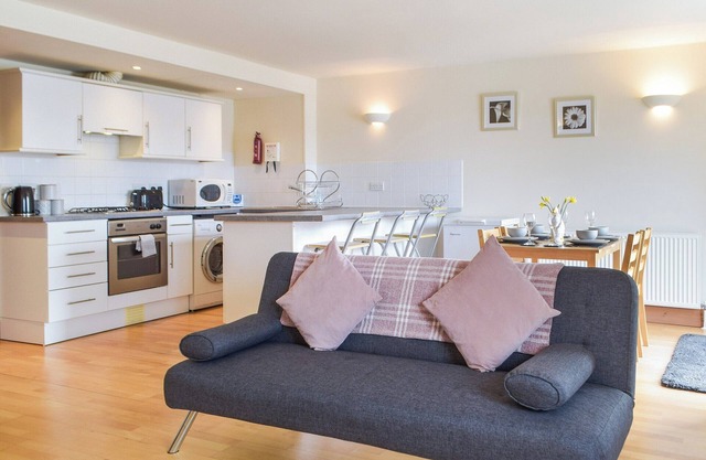2 bedroom accommodation in Milford Haven