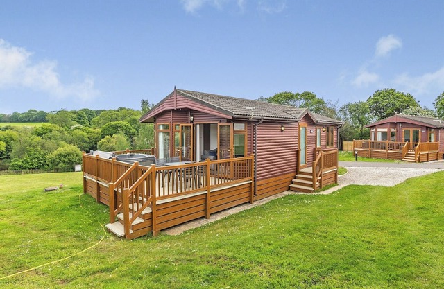 2 bedroom accommodation in Nr St Austell