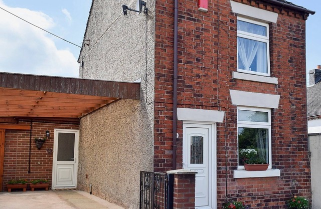 2 bedroom accommodation in Kingsley Holt, near Cheadle