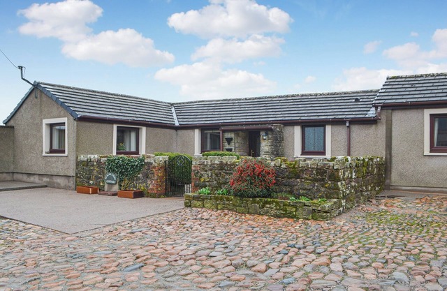 2 bedroom accommodation in Parkside, Cleator Moor