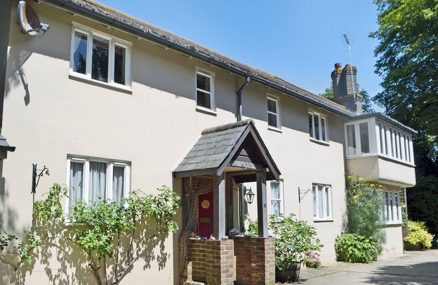 2 bedroom accommodation in Littlehampton, near Arundel