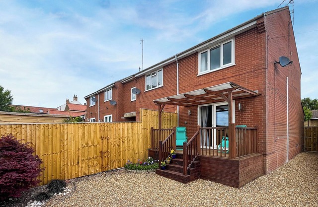 2 bedroom accommodation in Cayton, near Scarborough