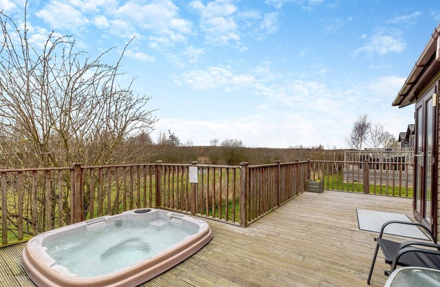 2 bedroom accommodation in Overseal, Nr Ashby-de-la-Zouch