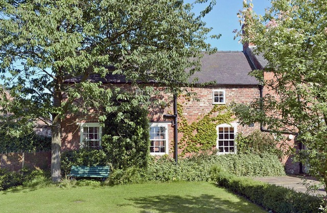 2 bedroom accommodation in West Knapton