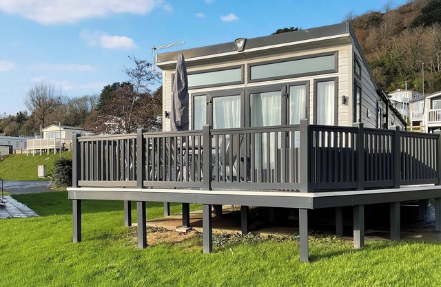2 bedroom accommodation in Pendine, near Laugharne and Llansteffan