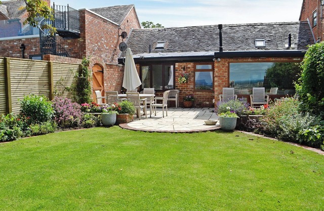 2 bedroom accommodation in Prestbury, near Cheltenham