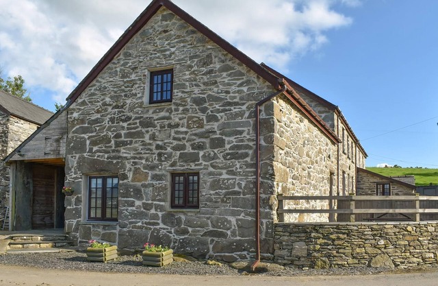 2 bedroom accommodation in Cwm Cyfnal