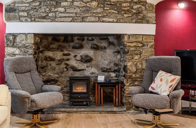 2 bedroom accommodation in Llanfynydd