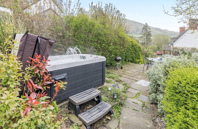 2 bedroom accommodation in Priest Weston, Near Montgomery