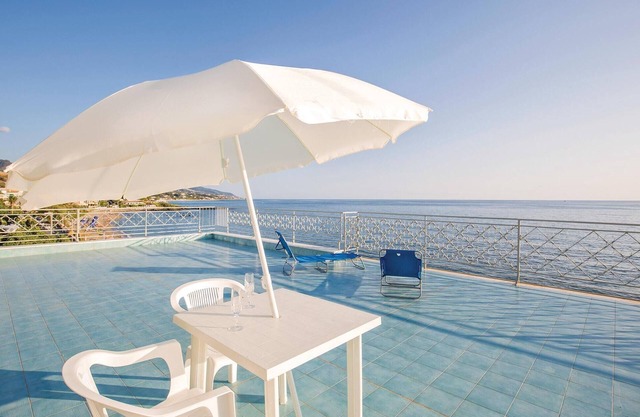 2 bedroom accommodation in Diamante CS