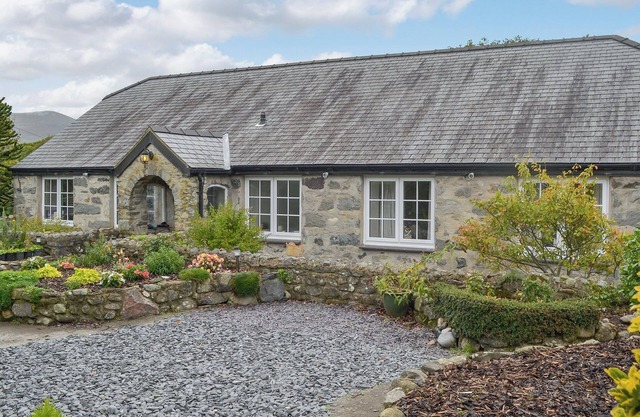 2 bedroom accommodation in Penygroes, near Caernarfon