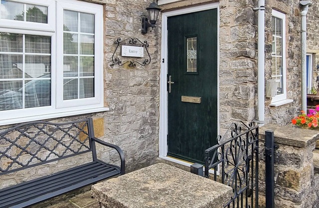 2 bedroom accommodation in Castleton
