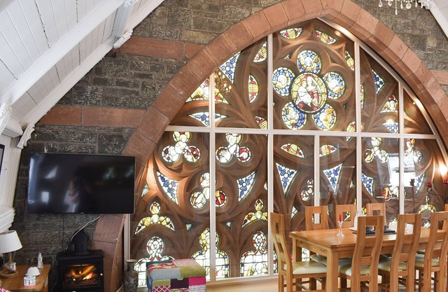 2 bedroom accommodation in Criccieth