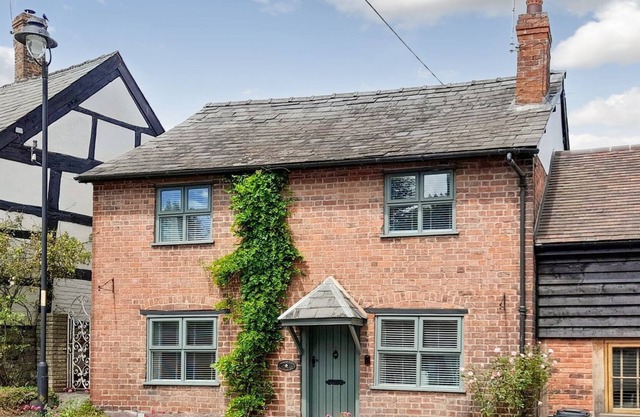 2 bedroom accommodation in Pembridge