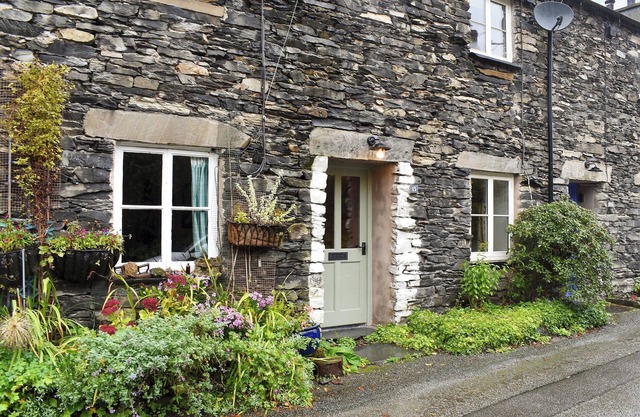 2 bedroom accommodation in Low Wood, near Ulverston