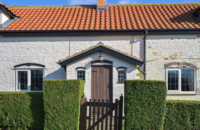 2 bedroom accommodation in Winestead