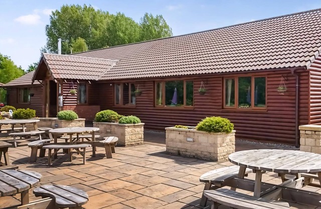 2 bedroom accommodation in Ancaster