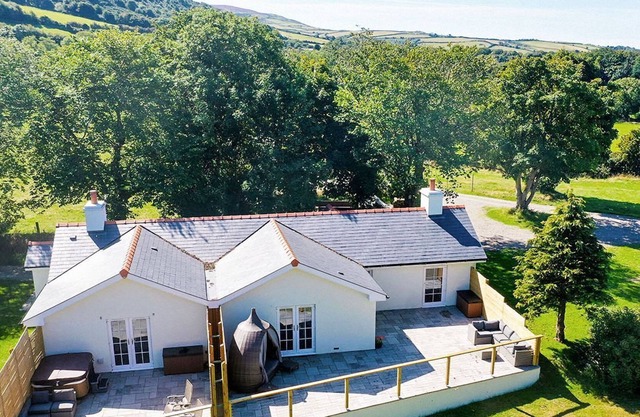 2 bedroom accommodation in Ballaugh