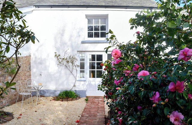 2 bedroom accommodation in Bow, near Crediton