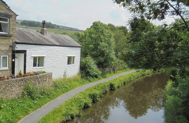 2 bedroom accommodation in Furness Vale, near Whaley Bridge