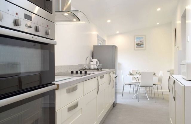 2 bedroom accommodation in Ferryside, near Laugharne and Llansteffan
