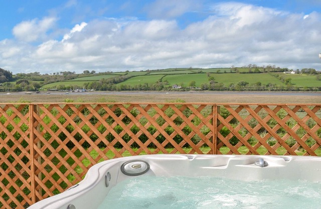 2 bedroom accommodation in Ferryside, near Carmarthen