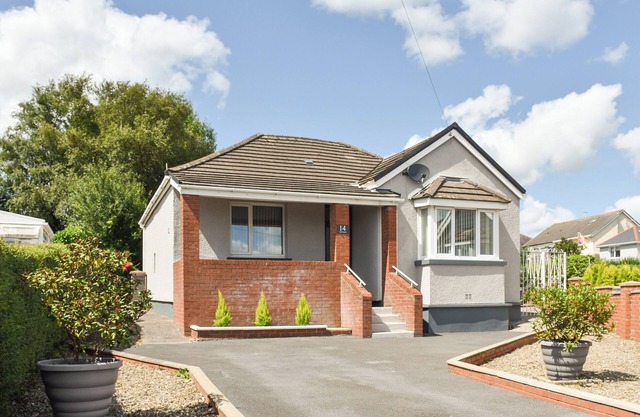2 bedroom accommodation in Llanelli