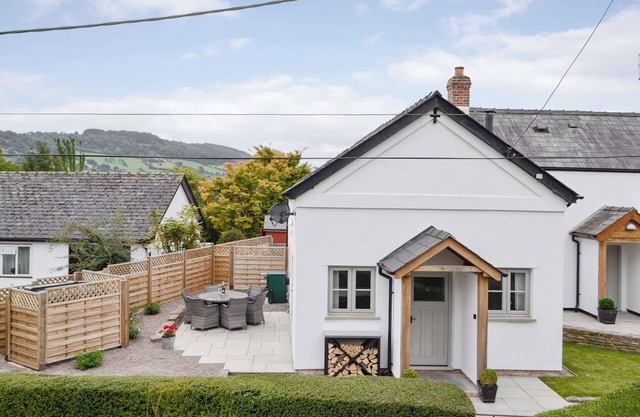 2 bedroom accommodation in Grosmont, near Abergavenny