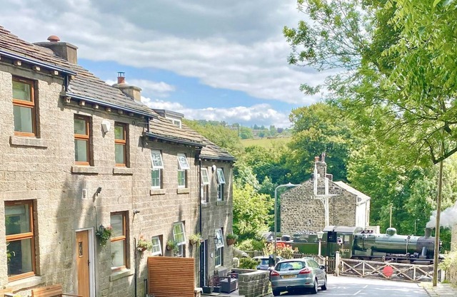 2 bedroom accommodation in Oakworth