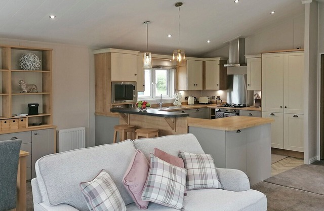 2 bedroom accommodation in Pershore, Nr Worcester