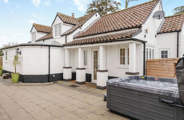 2 bedroom accommodation in Thorpe St Peter, near Skegness