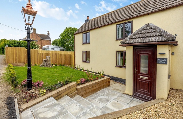2 bedroom accommodation in Holbeach Bank, near Spalding