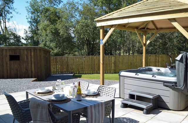 2 bedroom accommodation in Newchapel, near Boncath