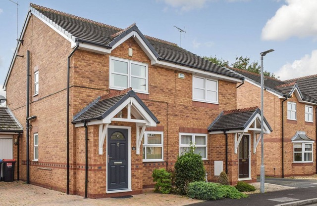 2 bedroom accommodation in Hoole, near Chester