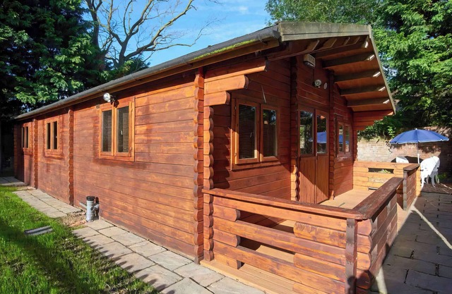 2 bedroom accommodation in Guyhirn