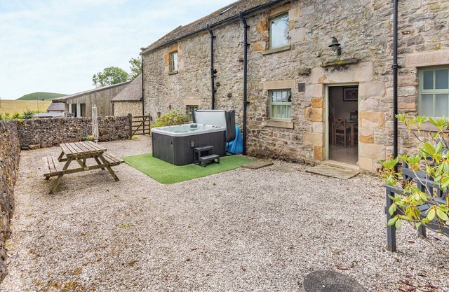 2 bedroom accommodation in Wetton, Ashbourne