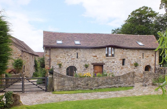 2 bedroom accommodation in Penycae, near Wrexham