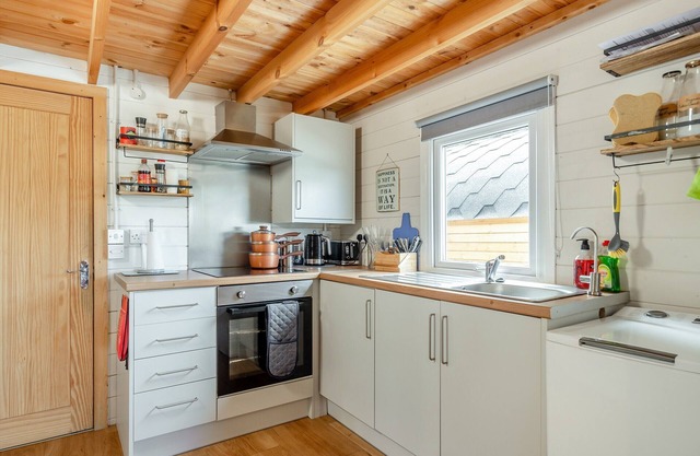 2 bedroom accommodation in Altham