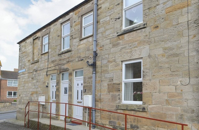 2 bedroom accommodation in Amble