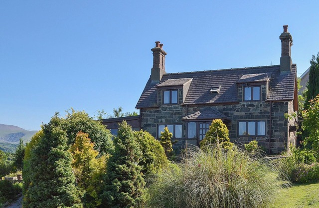 2 bedroom accommodation in Llandygai, near Bangor
