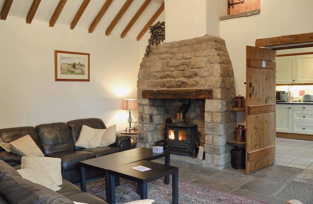 2 bedroom accommodation in Hollinsclough, near Buxton