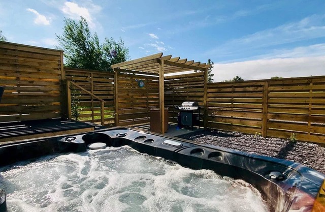 2 bedroom accommodation in Llanon