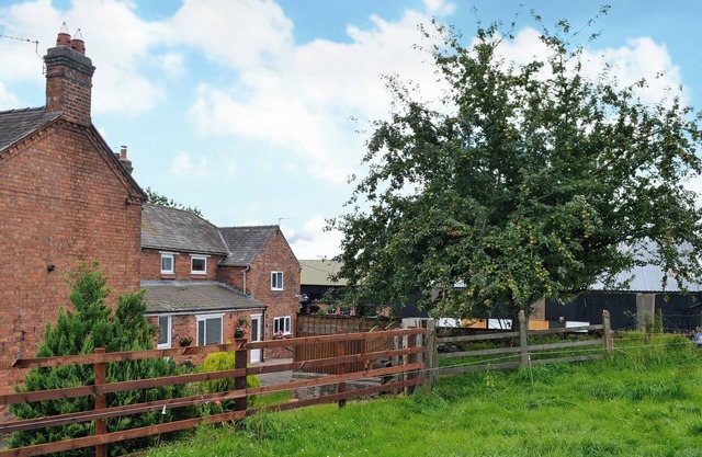2 bedroom accommodation in Willington, near Whitchurch